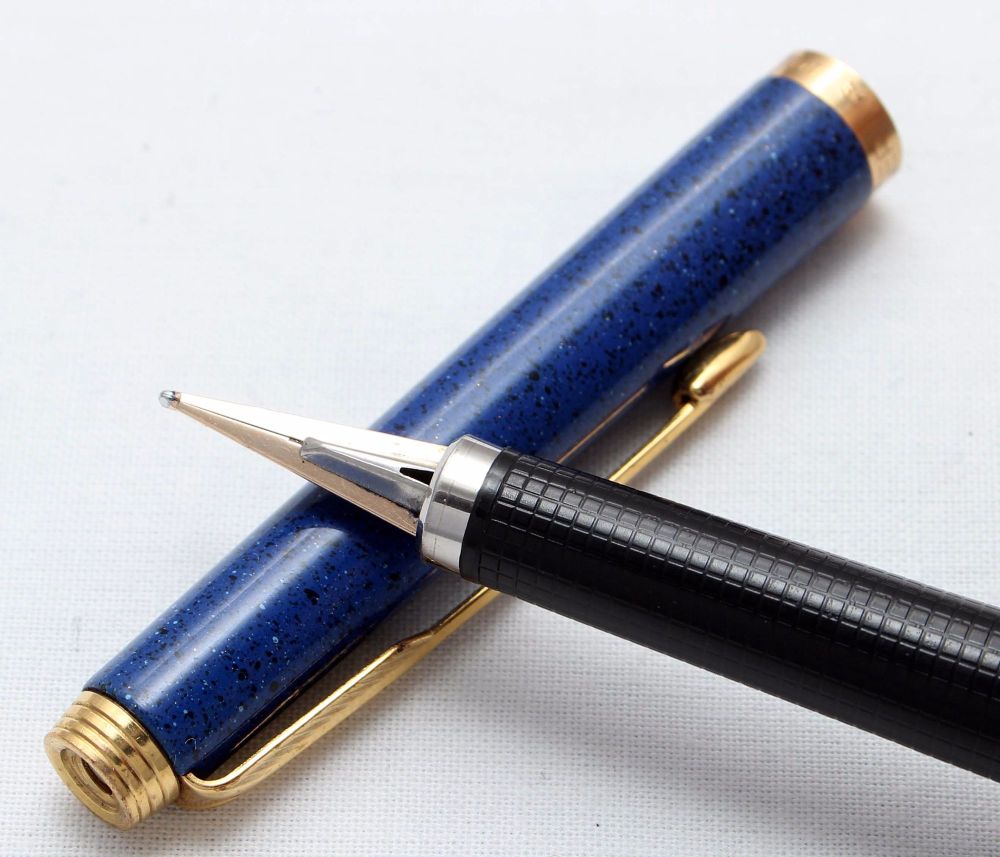 8394 Parker 180 Fountain Pen in Lapis Lazuli Blue, Broad and Fine Nib.