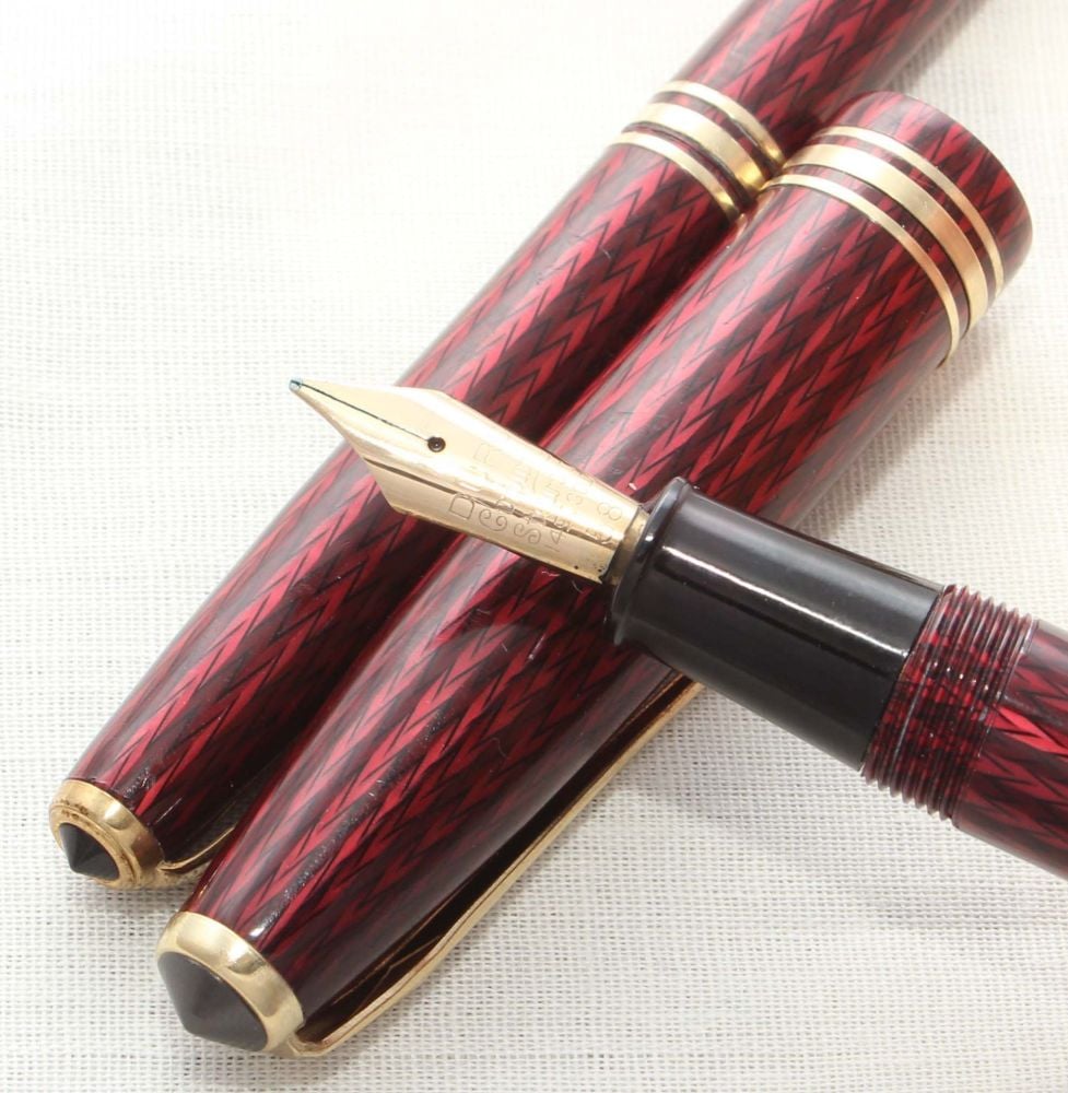 8619 Conway Stewart No.77 Fountain Pen and Propelling Pencil Set in Burgund