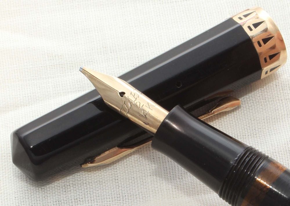 8624 Wahl Eversharp Doric Fountain Pen in black celluloid. Medium Italic Fl