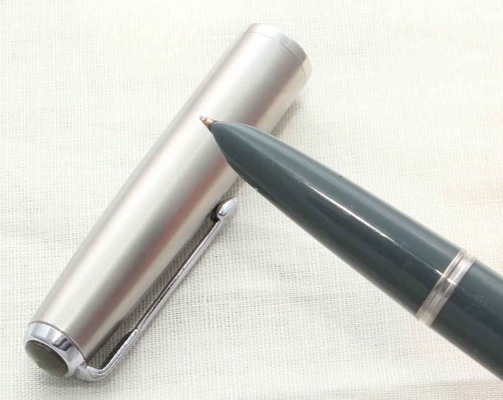 8655 Parker 51 Aerometric in Grey with a lustraloy cap. Smooth Fine Nib.