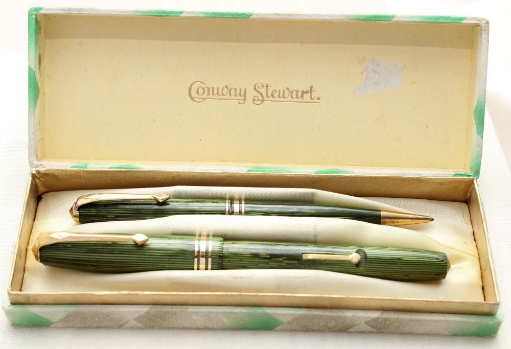 8757 Conway Stewart No.36 Fountain Pen and No.23 Propelling Pencil Set in L