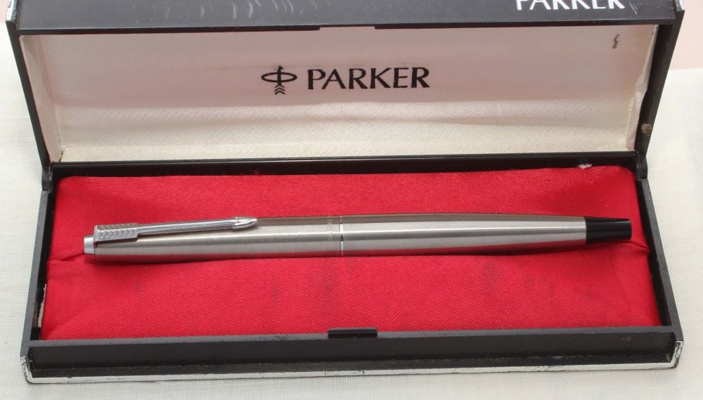 8774 Parker 45 CT Flighter in Brushed Stainless Steel. Smooth Medium Italic