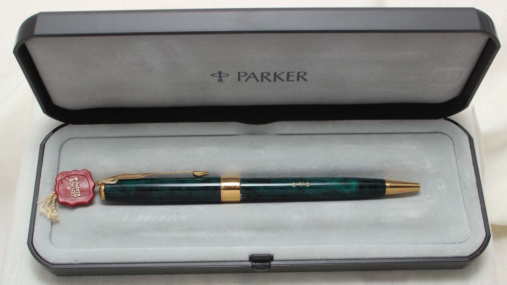 8813 Parker Sonnet Ball Pen in Green Lacque.