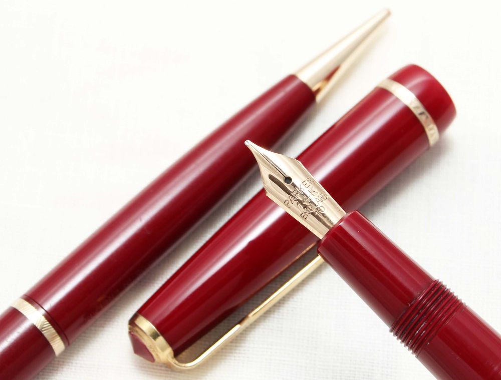 8837 Parker Duofold Junior Set in Burgundy, c1965. Smooth Fine Nib. Boxed.