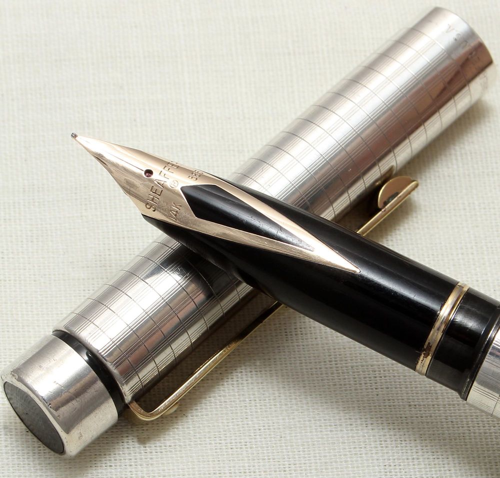 8940 Sheaffer Targa 1024x Sterling Silver Fountain Pen. Medium nib, mint an