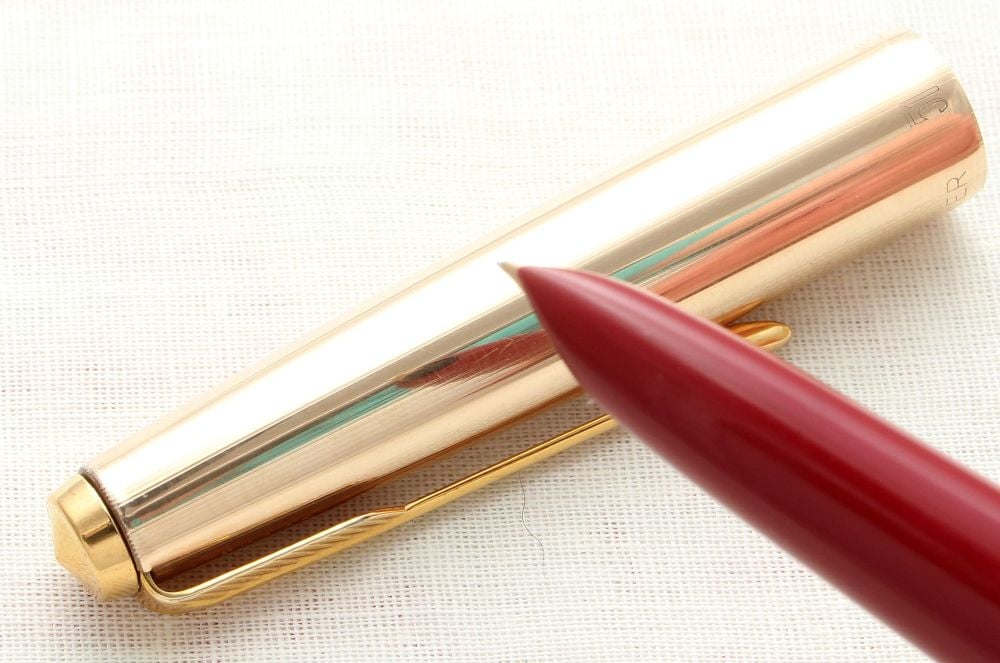 8941 Parker 51 Aerometric MkIII in Rage Red with a Rolled Gold Cap. Smooth 
