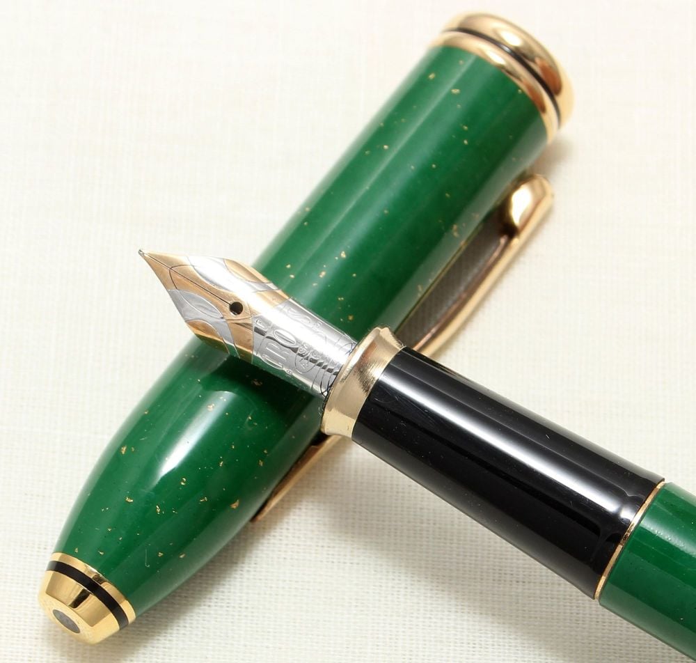 8931 AT Cross 'Townsend' Fountain Pen in Jade Green. Mint and Boxed, Fine N