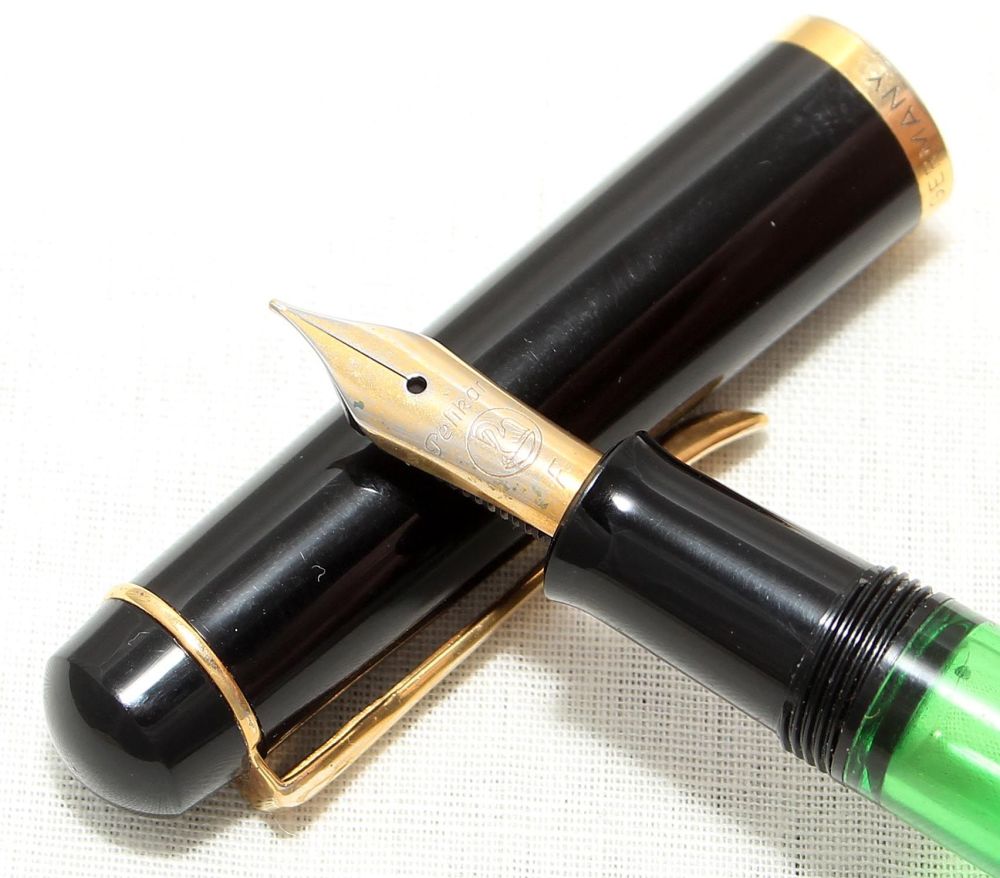 8968 Pelikan M200 Fountain Pen in Black and Green. Fine Nib.
