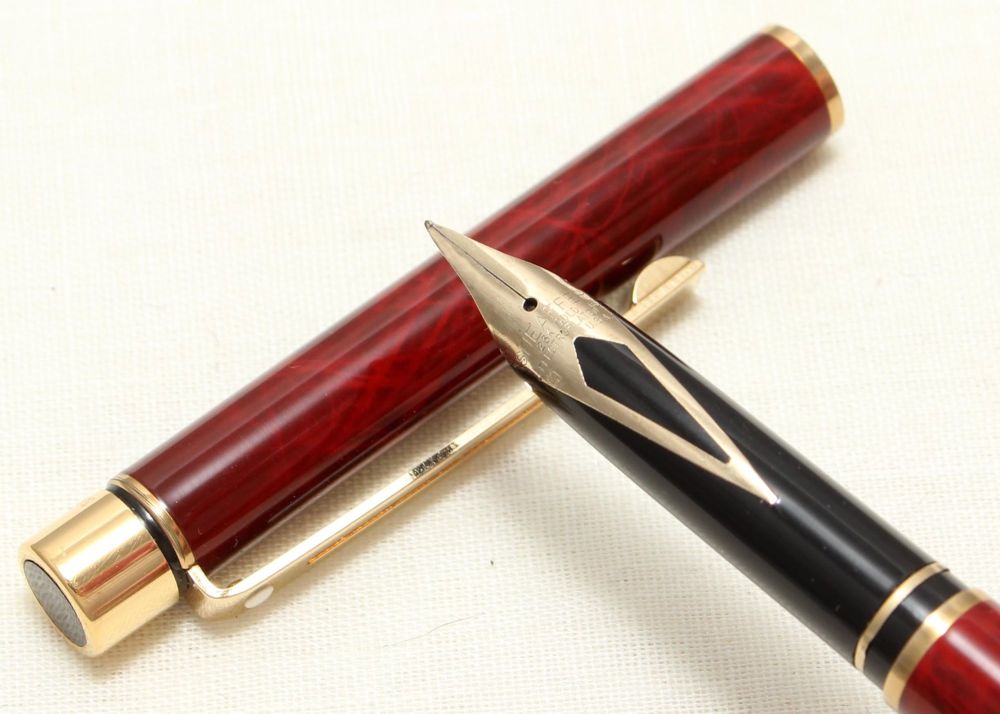 9001 Sheaffer Targa 1034s Slim fountain Pen in Red Ronce. Fine Five Star ni