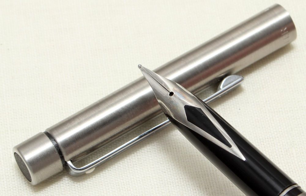 9045 Sheaffer Targa 1001s Slim fountain Pen in Brushed Chrome. Medium FIVE 