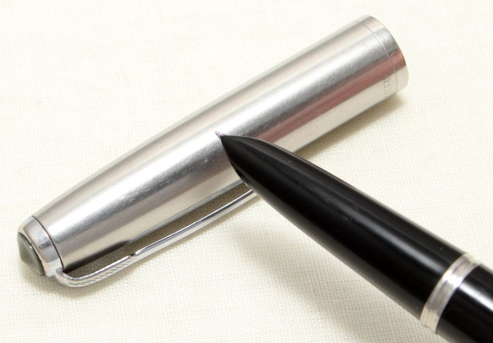 9059 Parker 51 Aerometric in Black with a Lustraloy Cap, Smooth Fine FIVE S