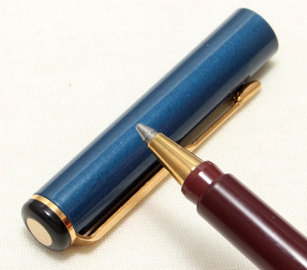 9092 Parker Rialto (88) Ball Pen in Gloss Black and Blue. New Old Stock.