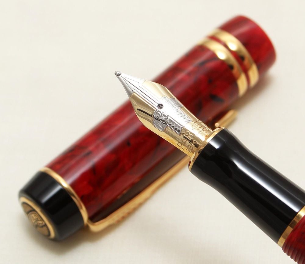 9125 Parker Duofold International Fountain Pen in Jasper Red Marble, Medium