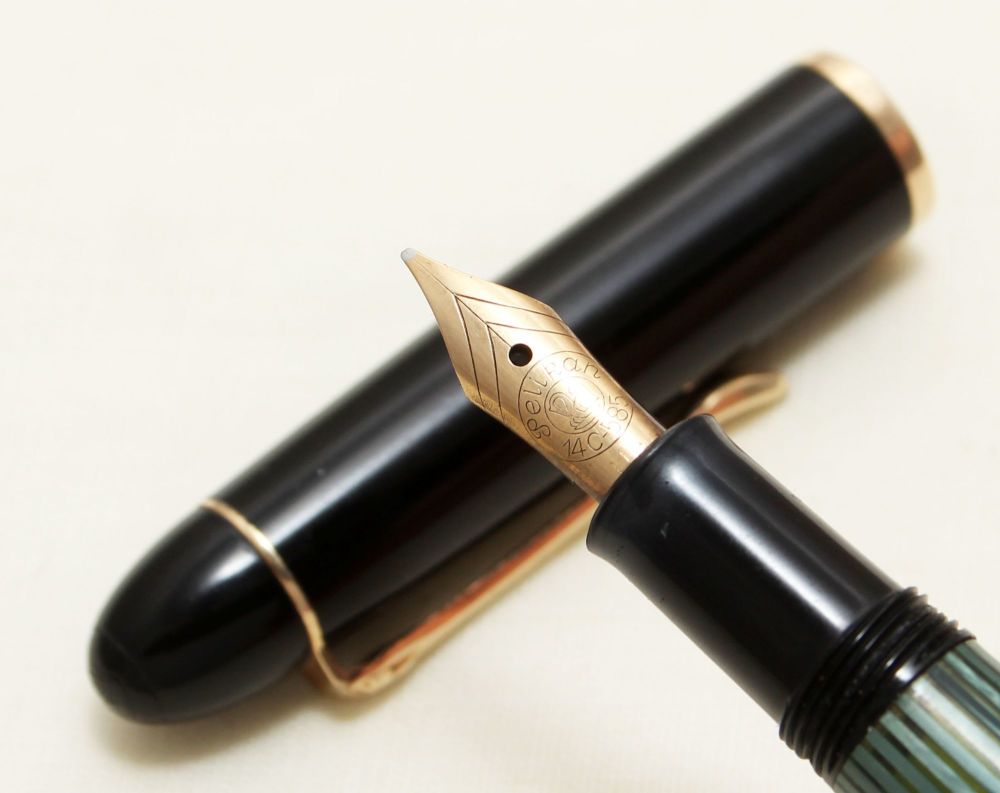 9132 Pelikan M140 Fountain Pen in Black and Green. Fine Italic Nib.