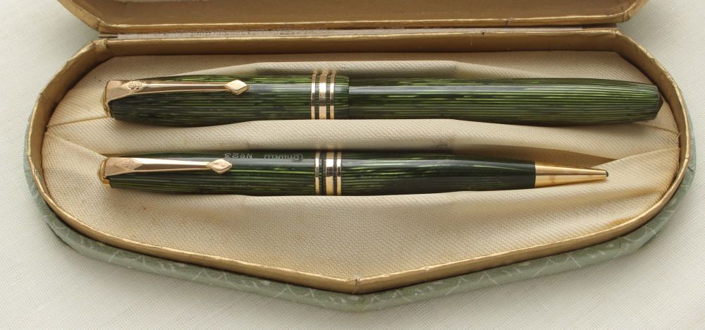 9395 Conway Stewart No.36 Fountain Pen and Propelling Pencil Set in Lined G
