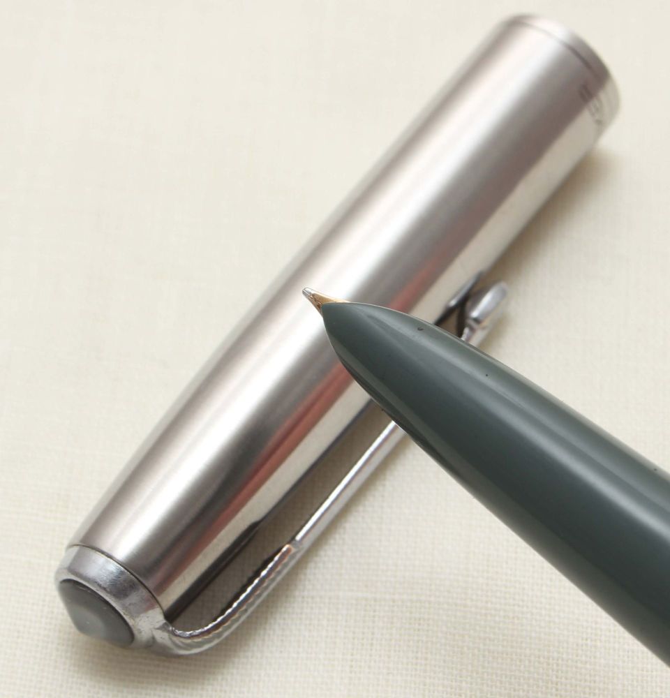 9373 Parker 51 Aerometric in Grey with a Lustraloy Cap, Smooth Fine Nib.