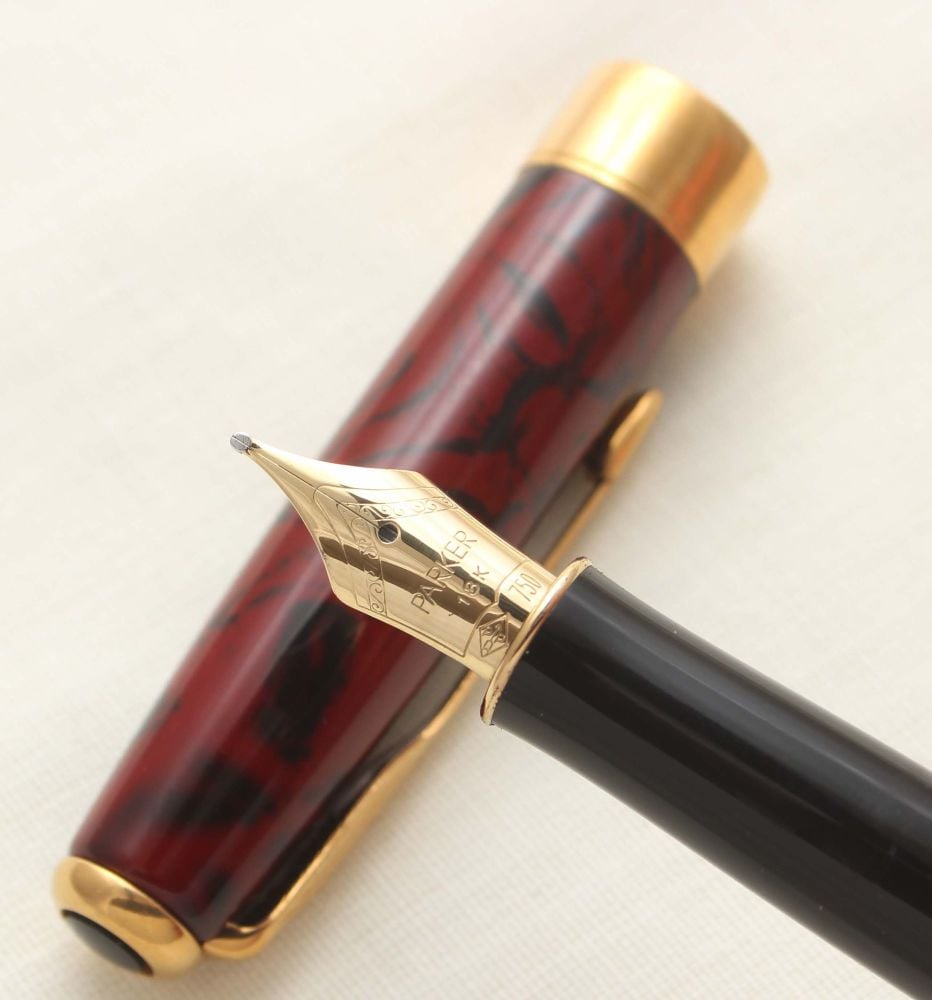 9418 Parker Sonnet Fountain Pen in Premier Red Laque. 18ct Broad Nib.