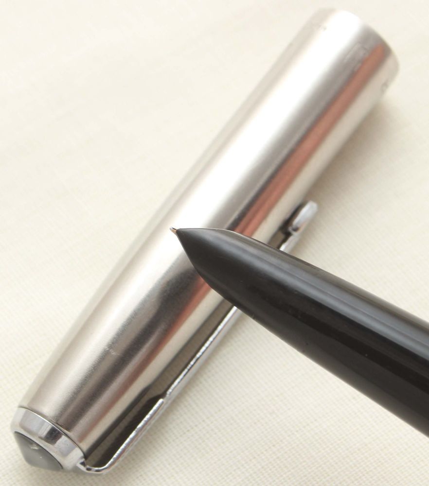 9438 Parker 51 Aerometric in Black with a Lustraloy Cap, Smooth Extra Fine 