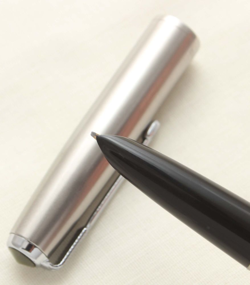 9450. Parker 51 Aerometric in Black with a Lustraloy Cap, Smooth Medium Obl