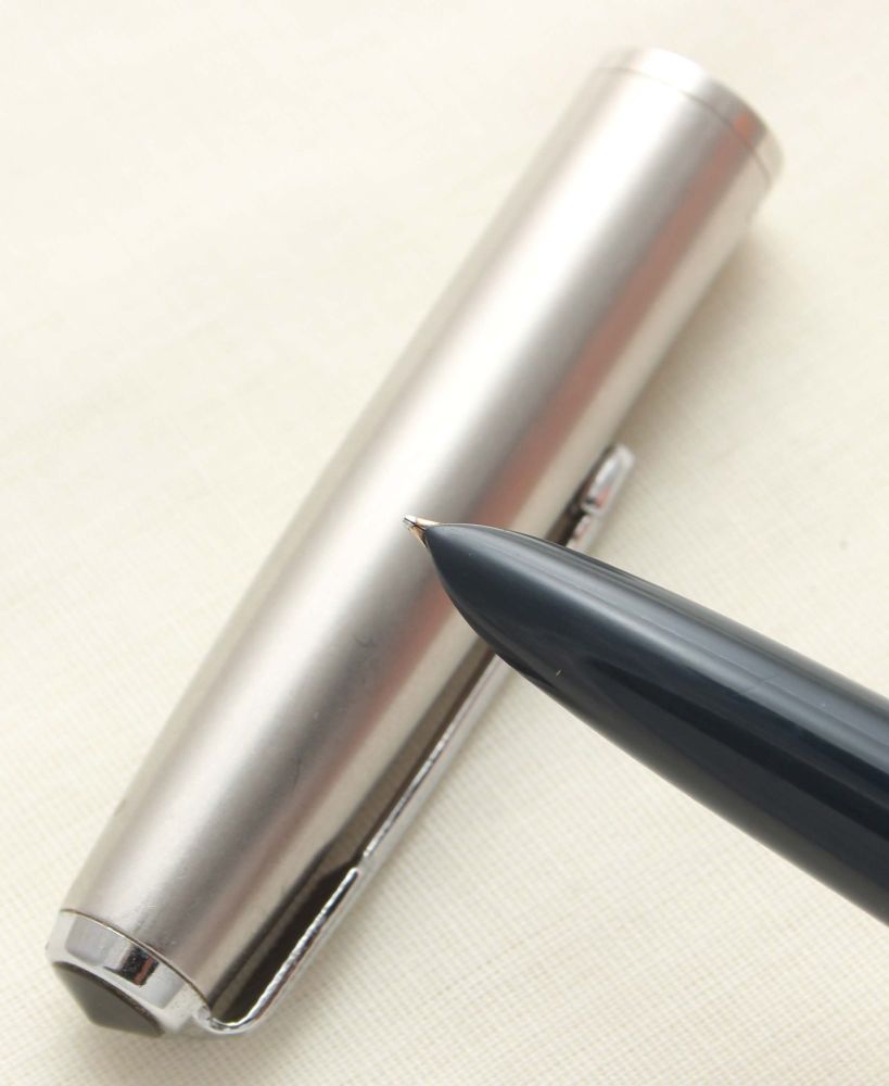 9493 Parker 51 Aerometric in Midnight Blue with a Lustraloy Cap, Smooth Ext