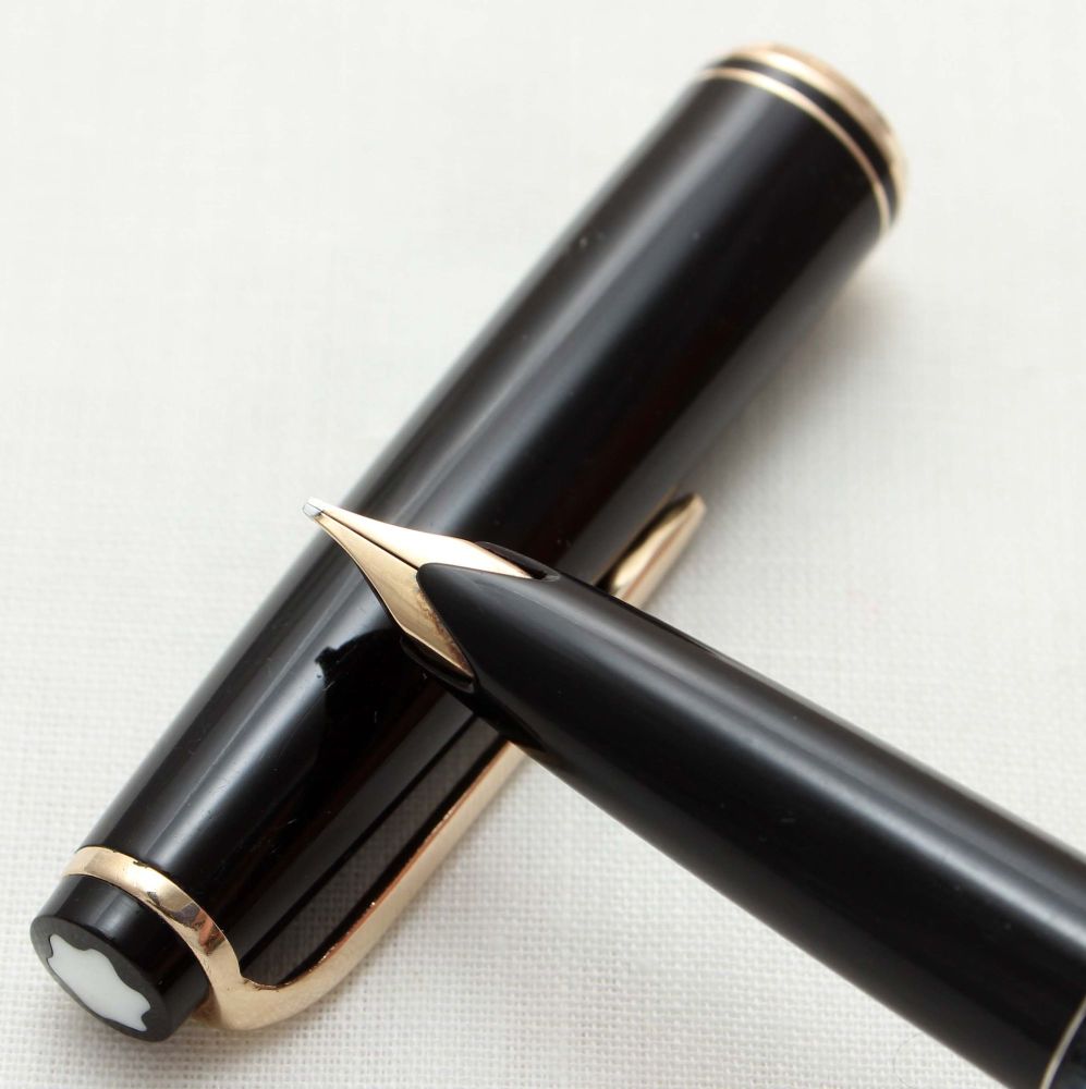 9518 Montblanc No.22 Piston filling Fountain Pen in Classic Black