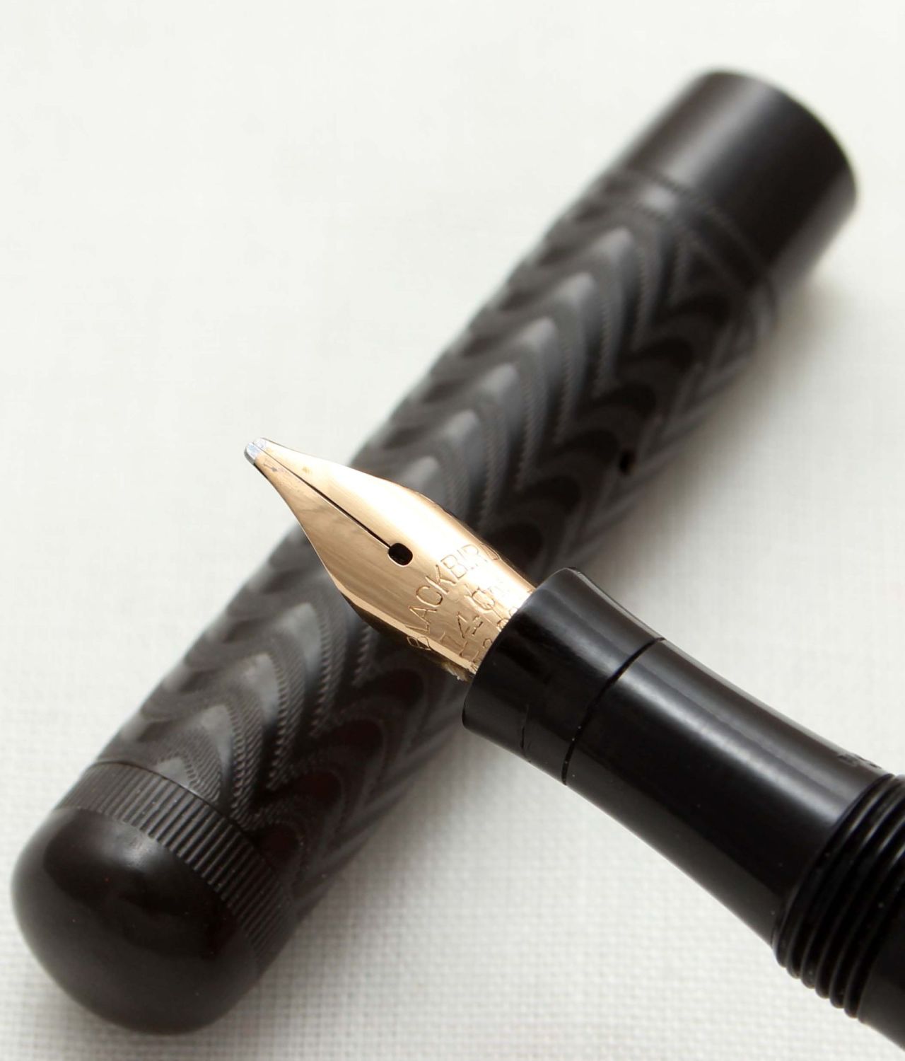 9520 Superb Early Swan (Mabie Todd) SF1 Fountain Pen in Black Chased Hard  Broad Italic FIVE STAR