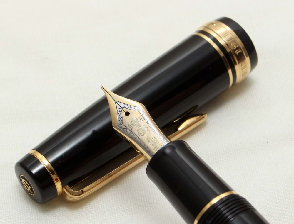 9649 Sailor Pro Gear Fountain Pen in Classic Black. Smooth Medium FIVE STAR