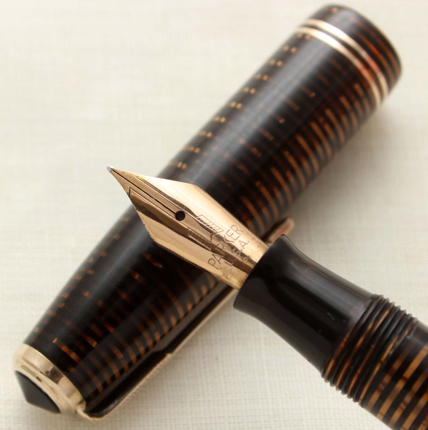 9672 Parker Vacumatic Major Fountain Pen in Golden Pearl, Fine Semi