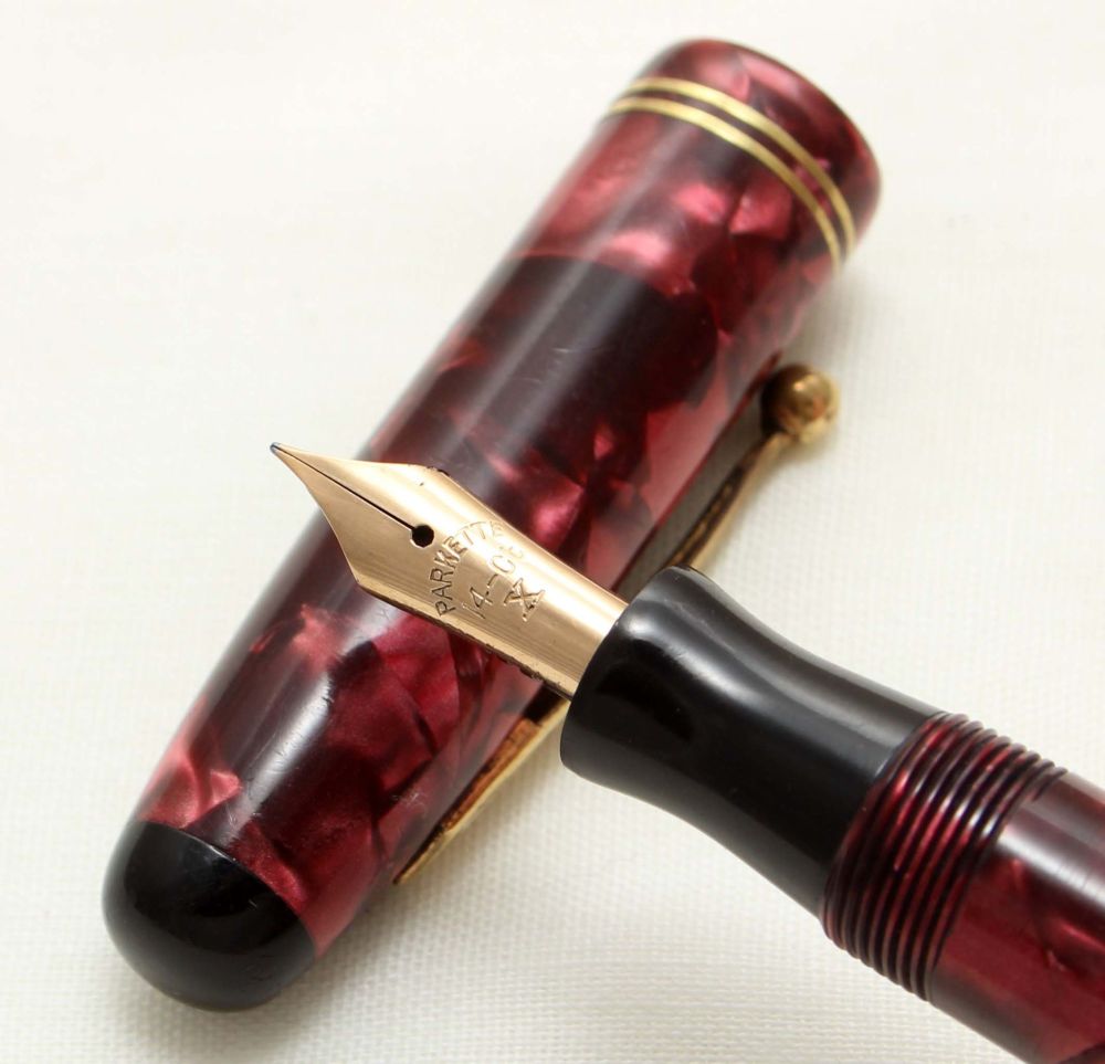 9682 Parker Parkette in Burgundy Marble. Smooth Fine Italic Nib.