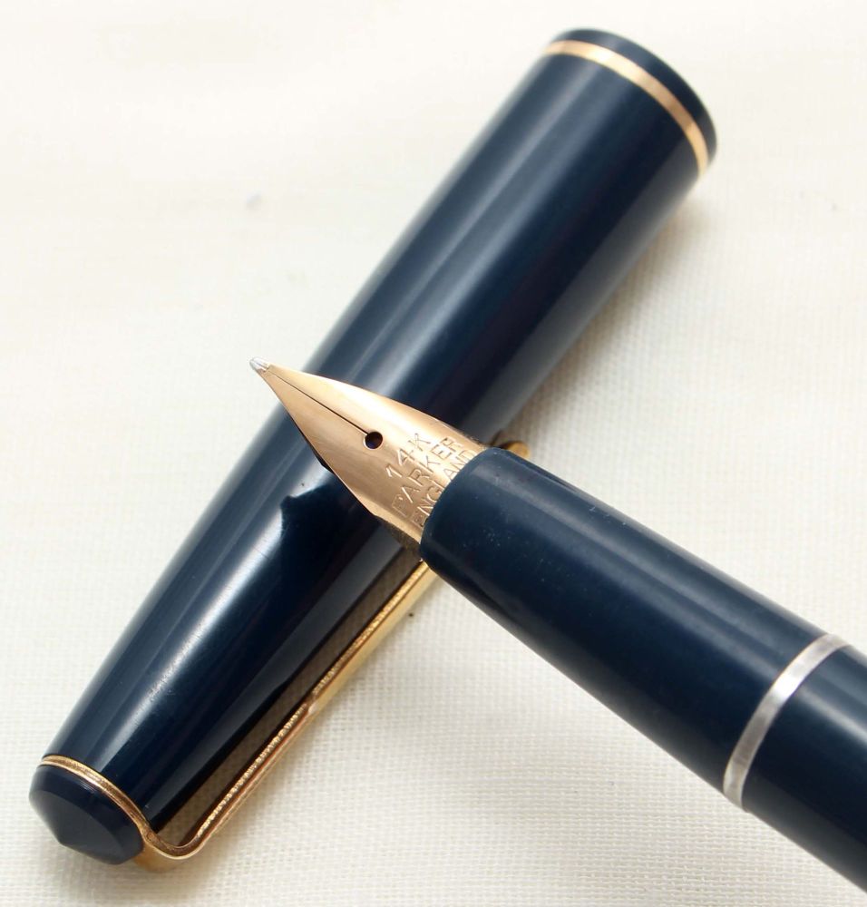 9693 Parker 17 Duofold Fountain Pen in Blue with the rare Beaked Nib. c1965