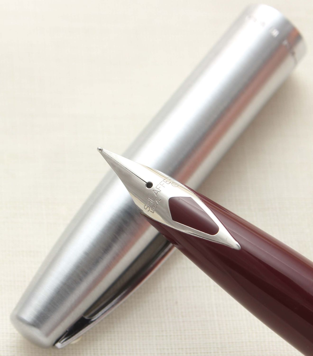 9707 Sheaffer Imperial Fountain Pen in Burgundy, Smooth Fine FIVE STAR Nib.