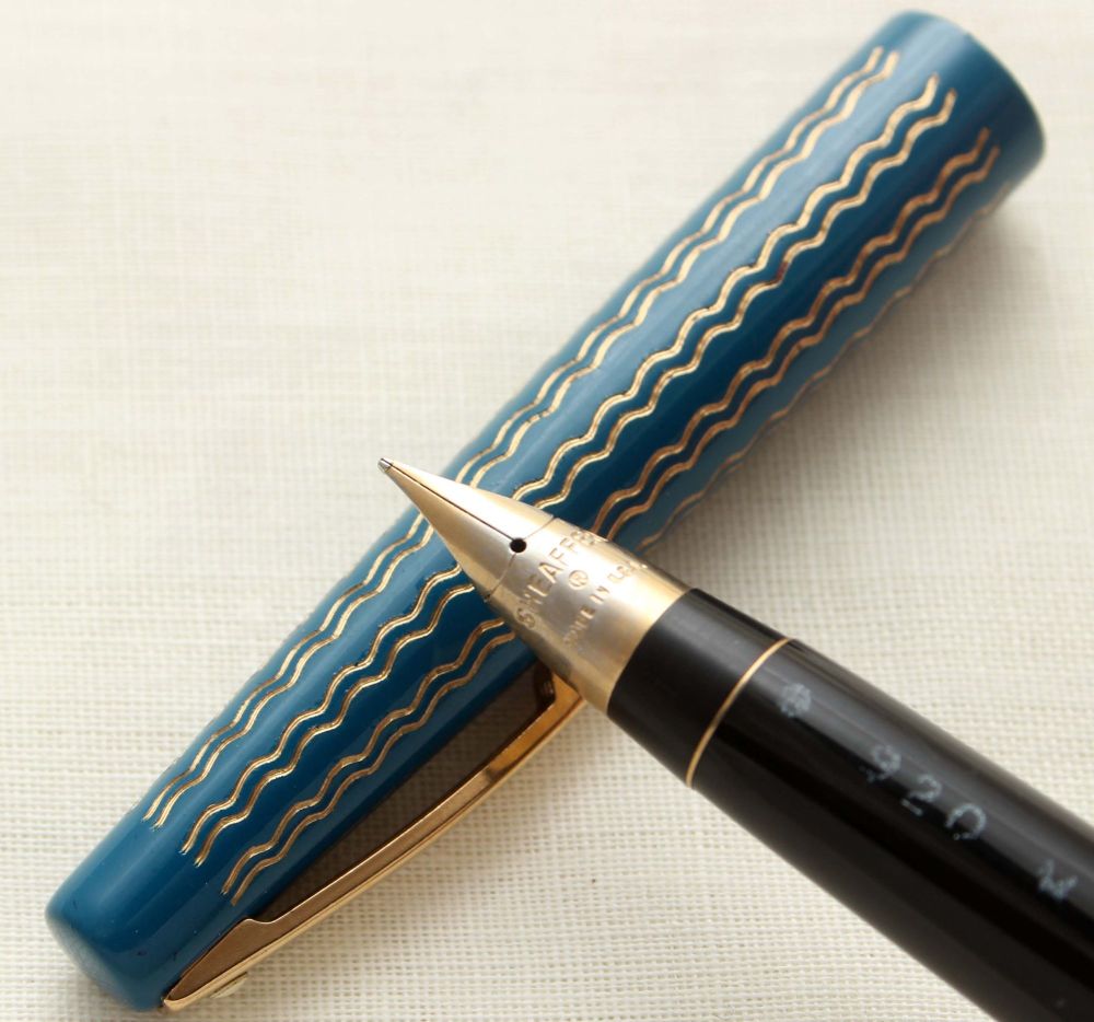 9709 Sheaffer Lady Fountain Pen in Blue with a Gold wavy line pattern. Smoo