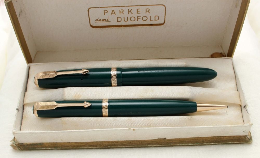 9715 Parker Duofold Fountain Demi Fountain Pen and Pencil Set in Green, c19