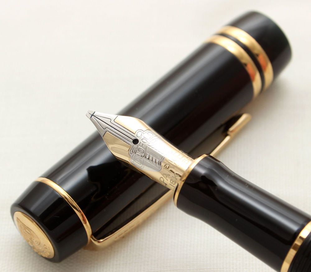9727 Parker Duofold International Fountain Pen in Classic Black, Broad Ital