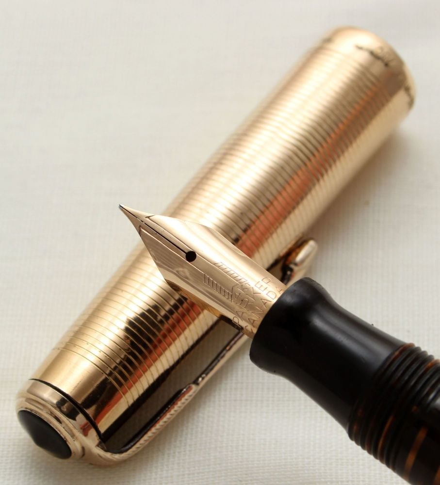 9744 Parker Vacumatic Major Fountain Pen in Golden Pearl with an 18ct solid