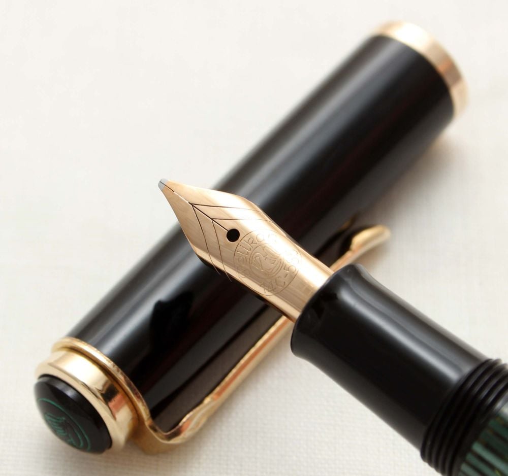 9830 Pelikan 400 Fountain Pen in Black and Green with Gold Filled Trim. Med