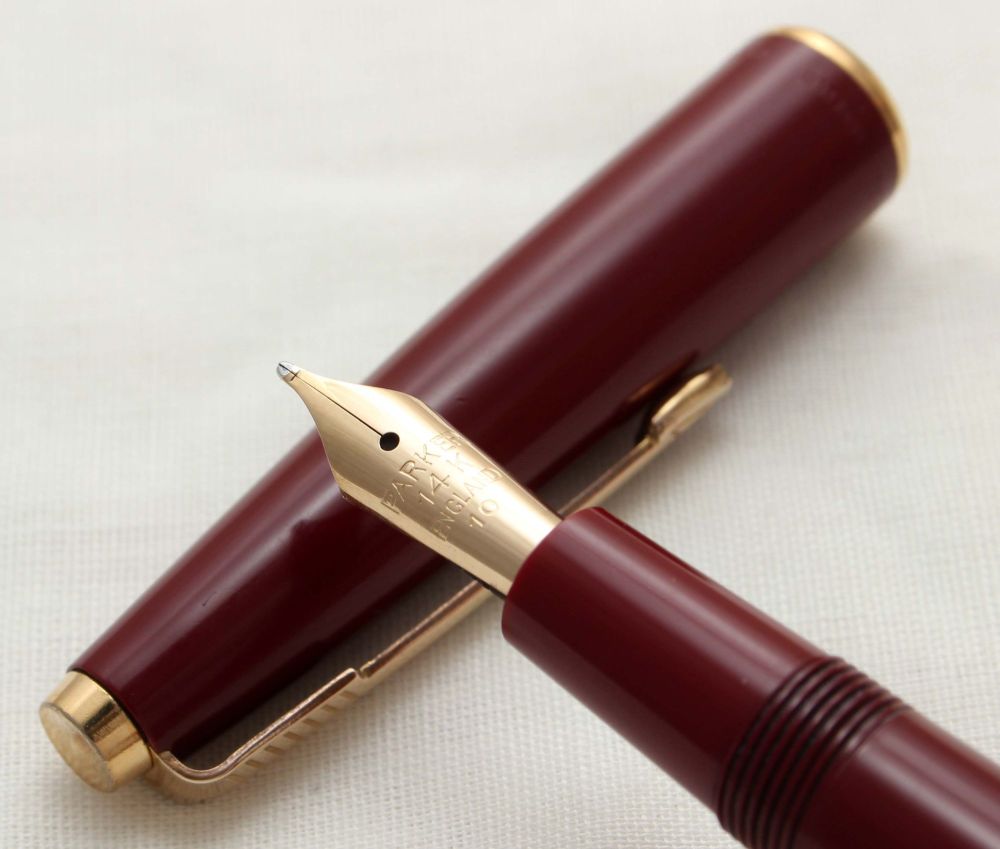 9923 Parker Duofold Junior in Burgundy, c1970. Smooth Fine Side of Medium F