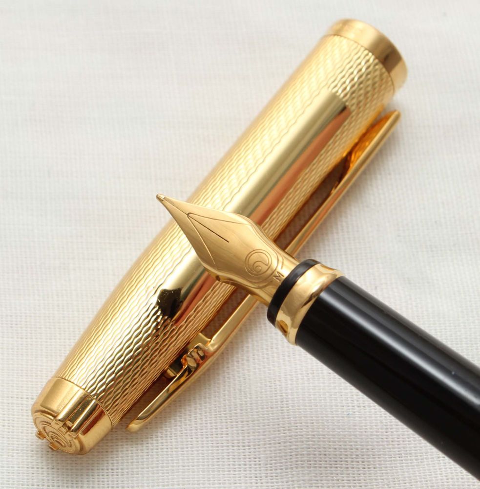 9949 Elysee En Vogue Fountain Pen in Gold Filled Fine Barley. Fine FIVE STA