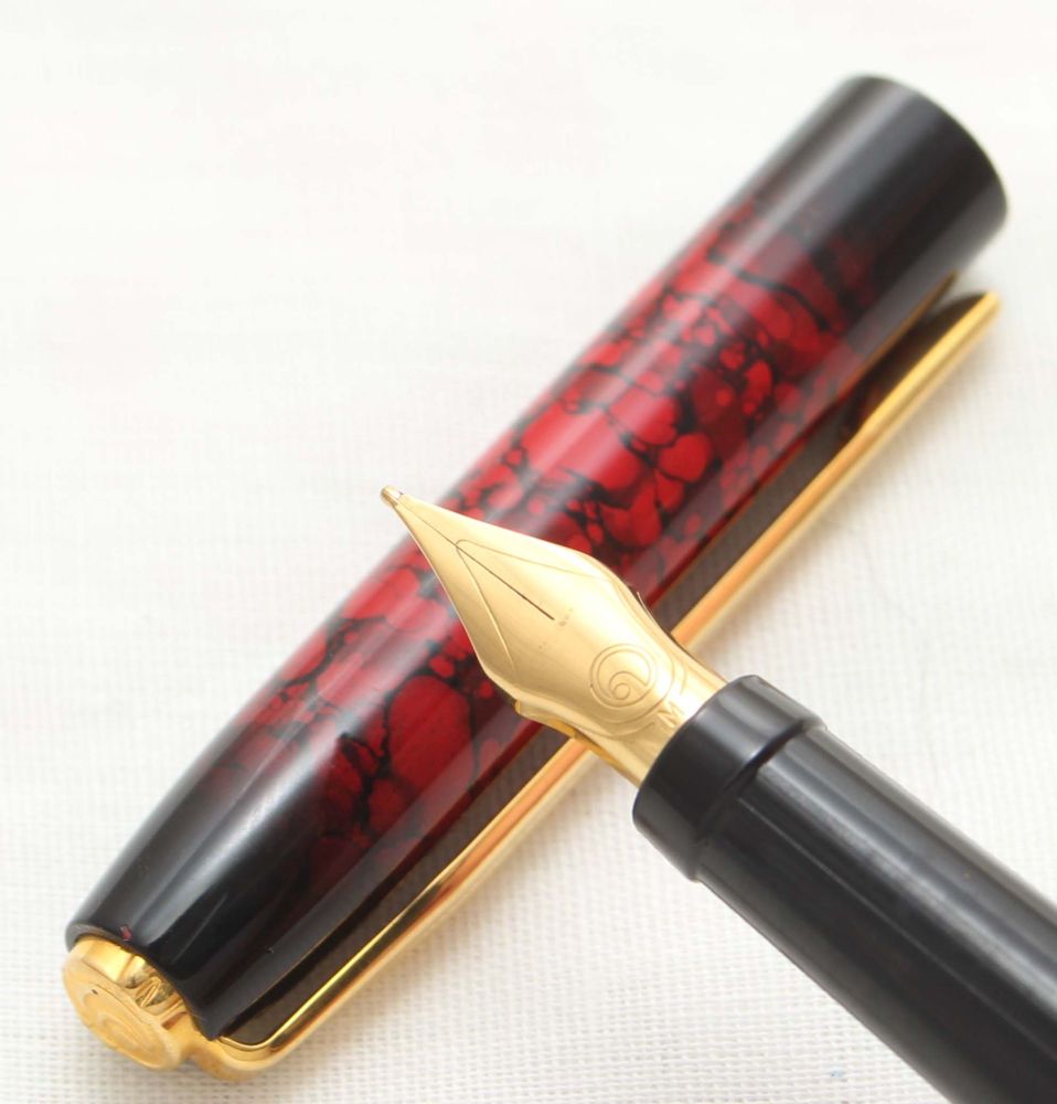 9955 Elysee Caprice Fountain Pen in Bordeaux Lacquer. Medium FIVE STAR Nib.