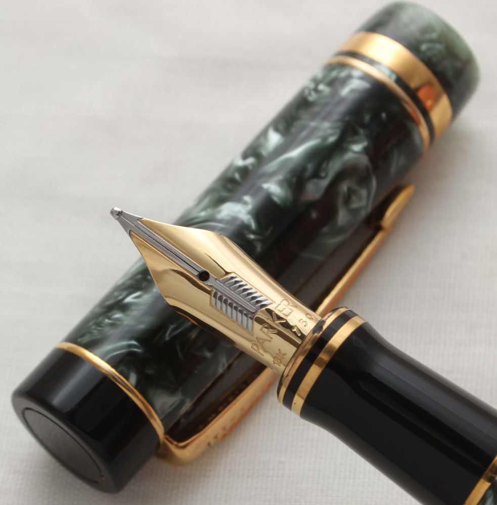 3016 Parker Duofold Centennial Fountain Pen in Green Marble, Broad 18ct FIV