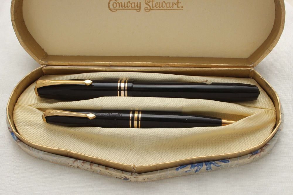 3052 Conway Stewart No.36 Fountain Pen and Propelling Pencil Set in Classic