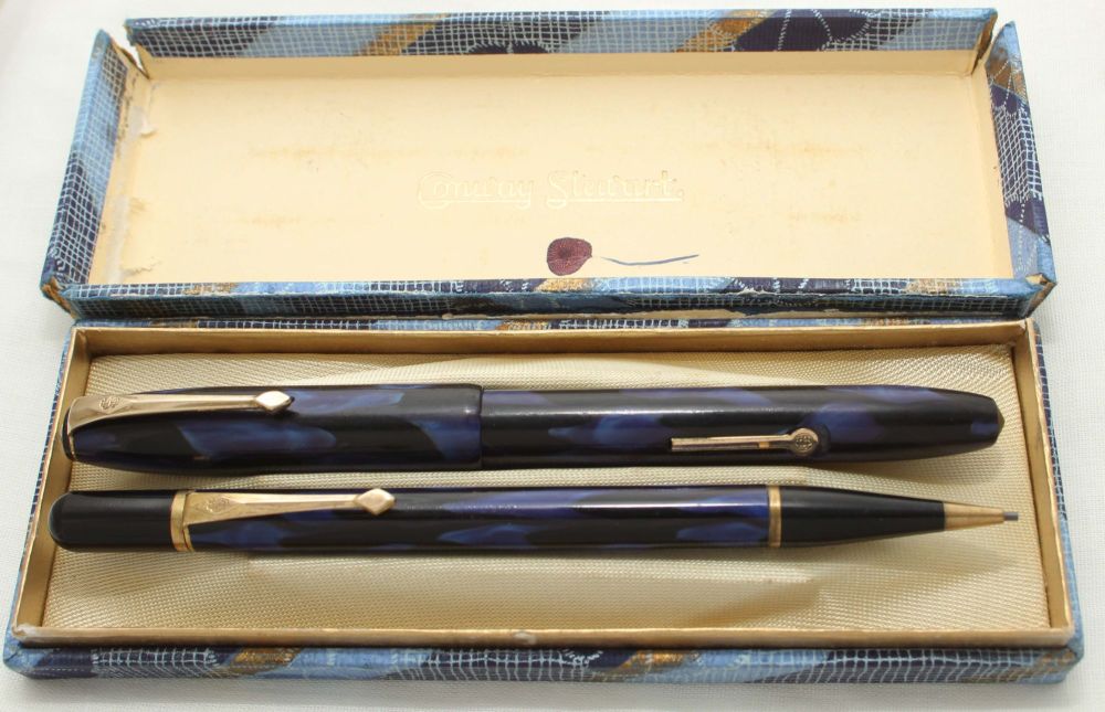 3053 Conway Stewart No.17 Fountain Pen and Propelling Pencil Set in Blue Sw