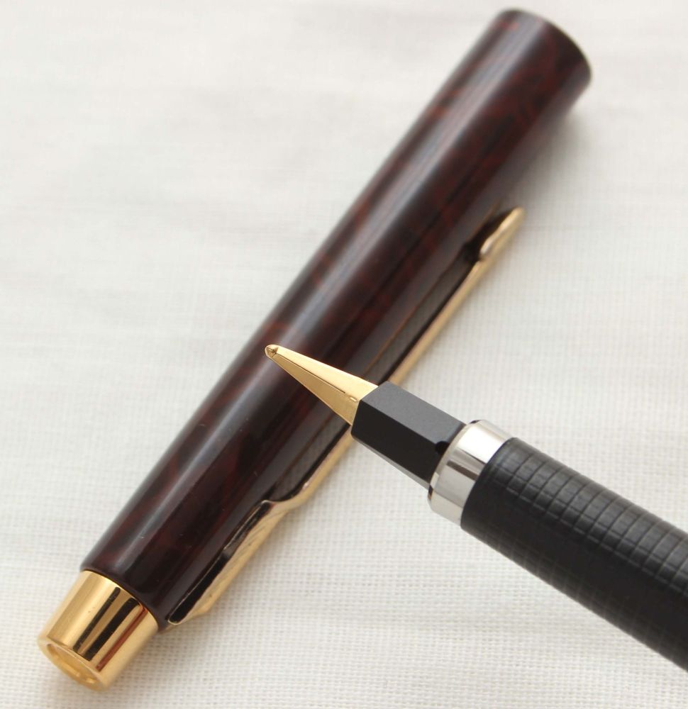 3063 Parker Classic Fountain Pen in Brown Marbled Lacquer with gold filled 