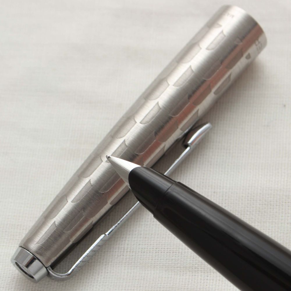3065 Rare Parker 45 Harlequin Fountain Pen with Grey Shields, Fine FIVE STA