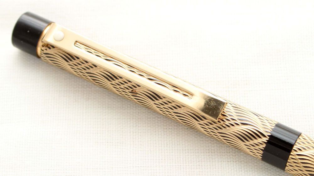 3081 Sheaffer Targa 676 Ball Pen in the Feather Pattern. Excellent Conditio