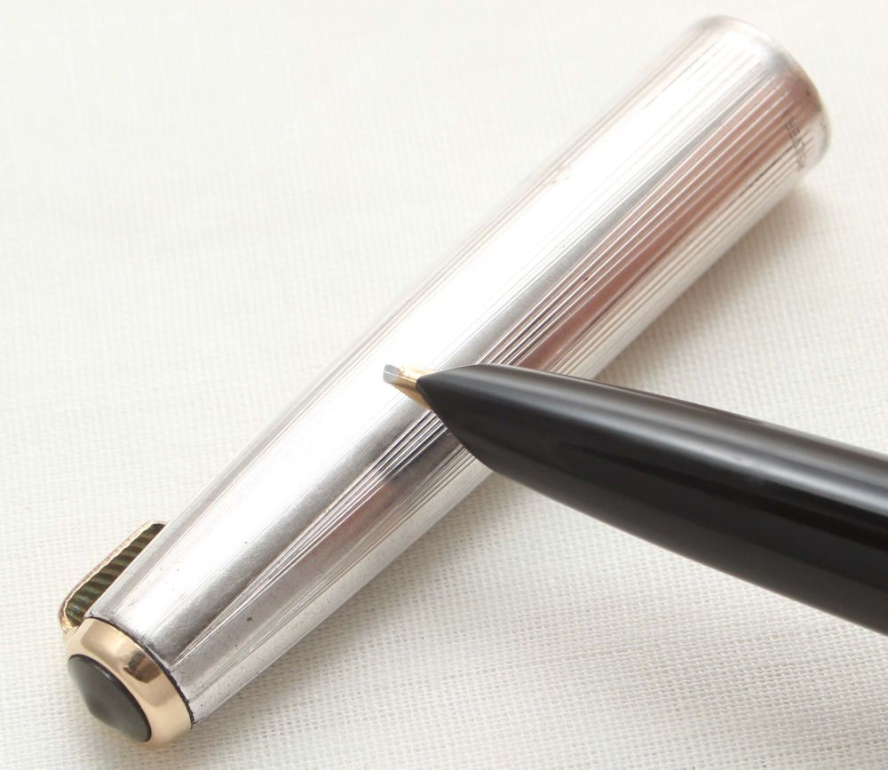 3109 Parker 51 Aerometric in Black with a Rolled Silver Cap. Stunning Doubl