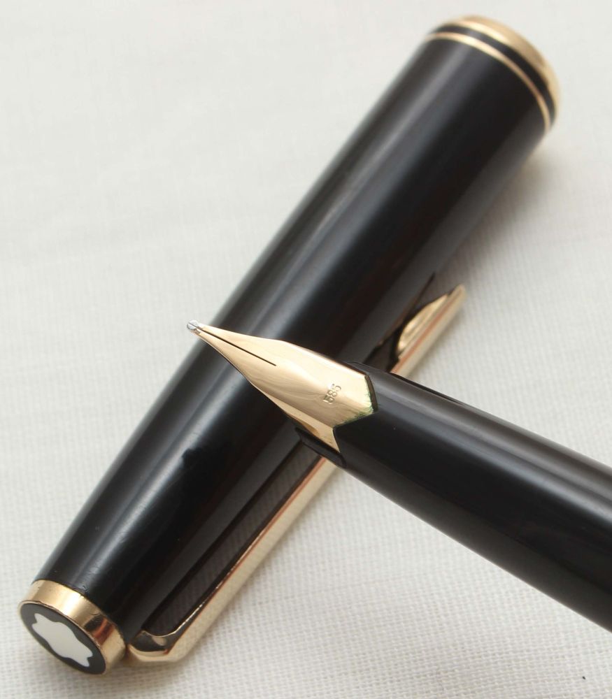3141 Montblanc No.221 Piston filling Fountain Pen in Classic Black. Medium 