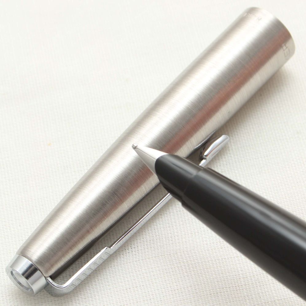 3164 Parker 45 CT in Black. Smooth Medium nib. 