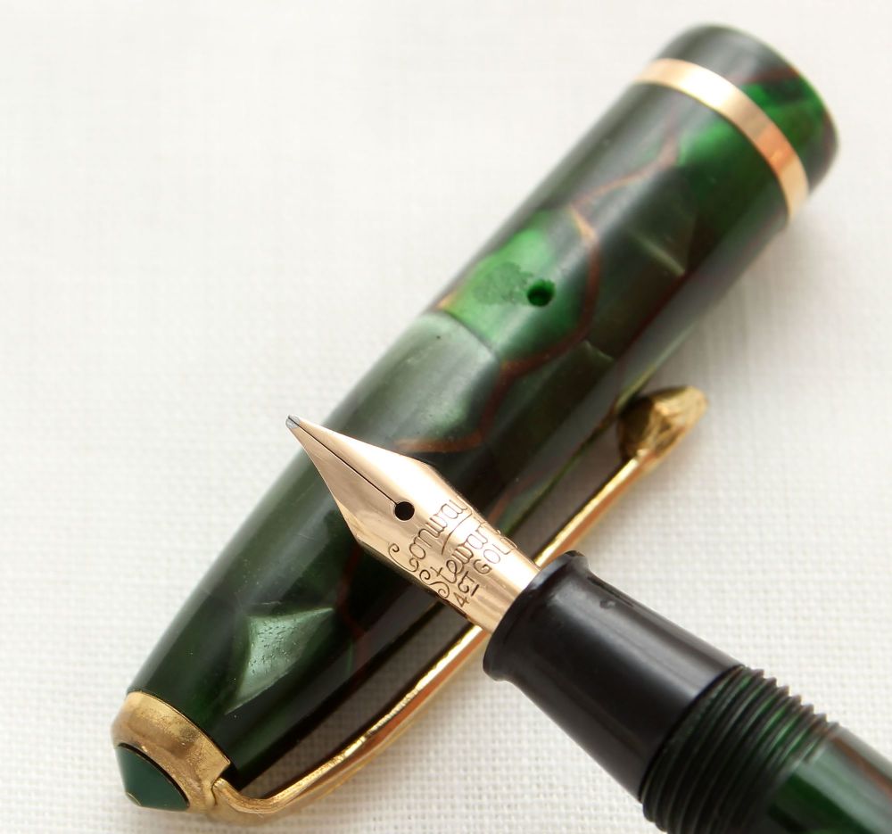 3188 Conway Stewart Dinkie No.550 in Green Marble - Smooth Medium Flexible 