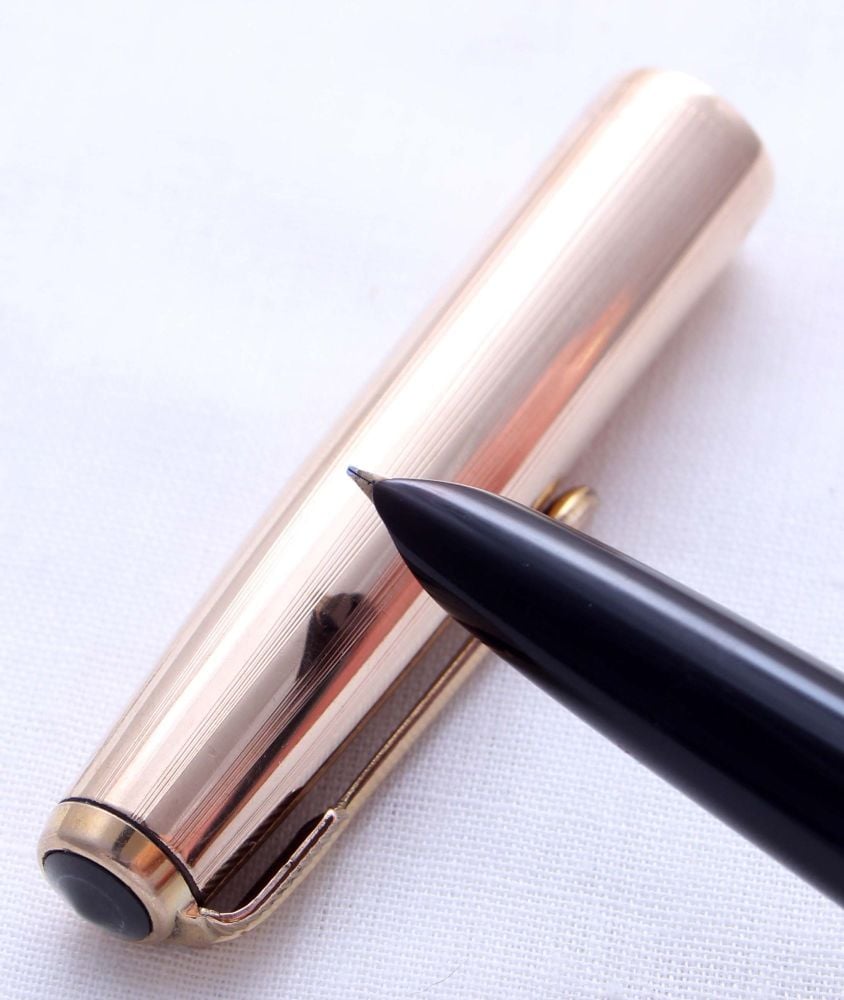 3147 Parker 51 Aerometric in Black with a Rolled Gold Cap. Smooth Medium FI
